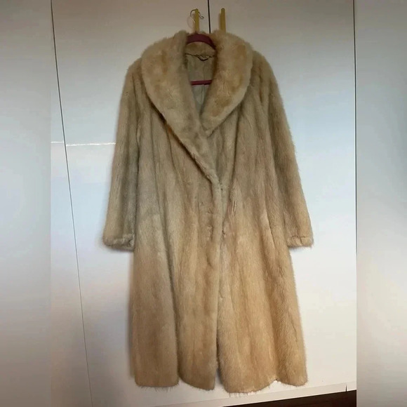 Keska Jackets & Blazers - Keska Vintage white Mink fur coat  size 14